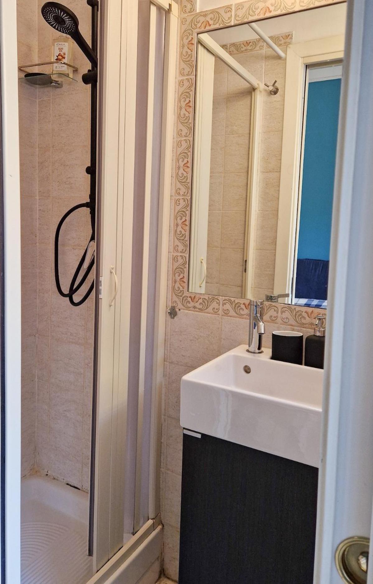 Apartment House In San Lorenzo Termini Rom